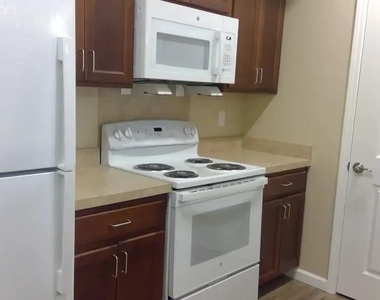 265 W 15th St - Photo Thumbnail 9