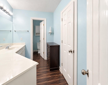 6983 Oakwood Park - Photo Thumbnail 15