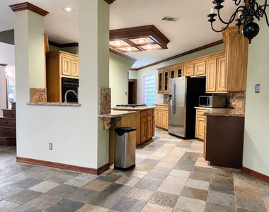6983 Oakwood Park - Photo Thumbnail 5