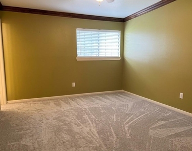6983 Oakwood Park - Photo Thumbnail 14