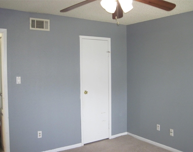 3919 Fairmont Parkway - Photo Thumbnail 13