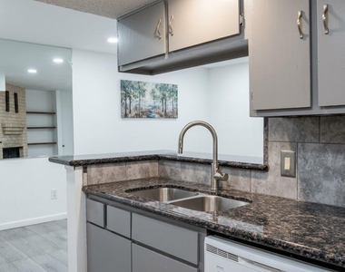 3919 Fairmont Parkway - Photo Thumbnail 6
