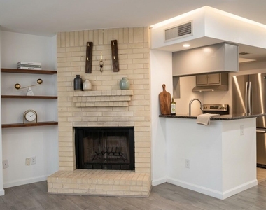 3919 Fairmont Parkway - Photo Thumbnail 1
