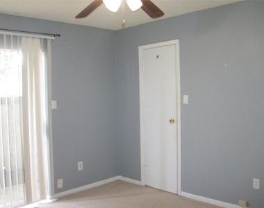 3919 Fairmont Parkway - Photo Thumbnail 12