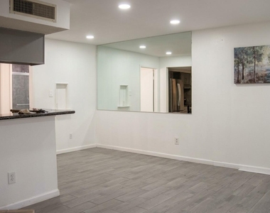 3919 Fairmont Parkway - Photo Thumbnail 7