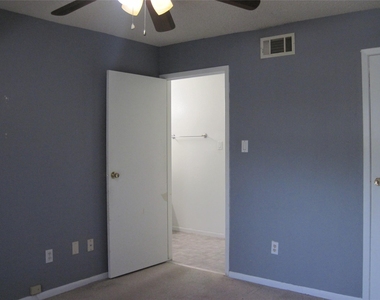 3919 Fairmont Parkway - Photo Thumbnail 11