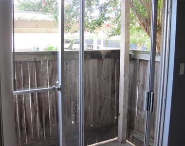 3919 Fairmont Parkway - Photo Thumbnail 10