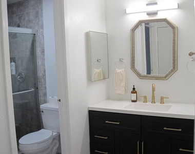 3919 Fairmont Parkway - Photo Thumbnail 4