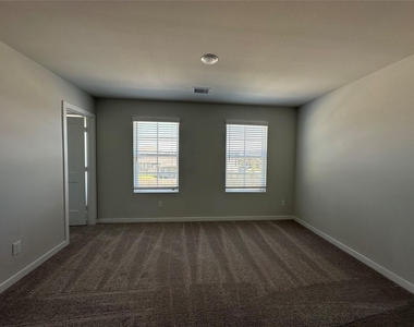 5707 Blue Grama Drive - Photo Thumbnail 12
