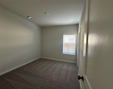 5707 Blue Grama Drive - Photo Thumbnail 21