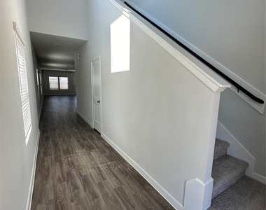 5707 Blue Grama Drive - Photo Thumbnail 7