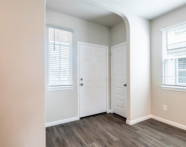 3707 Cub Drive - Photo Thumbnail 4