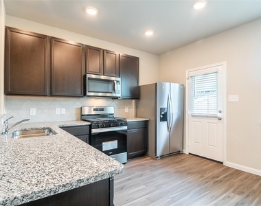 3707 Cub Drive - Photo Thumbnail 7