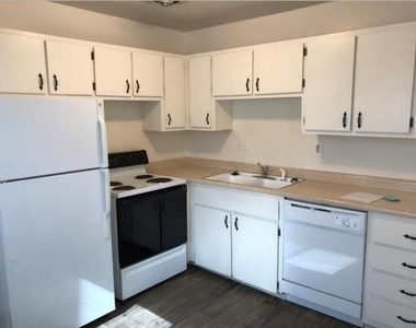 4401 Everett Dr - Photo Thumbnail 7
