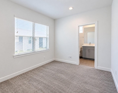 2715 Eado Grove Lane - Photo Thumbnail 17