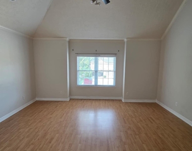 16020 Fountainview Drive - Photo Thumbnail 4