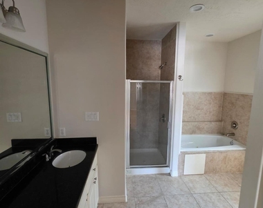 16020 Fountainview Drive - Photo Thumbnail 7