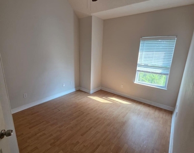 16020 Fountainview Drive - Photo Thumbnail 10