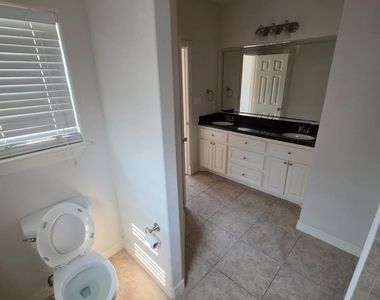 16020 Fountainview Drive - Photo Thumbnail 6