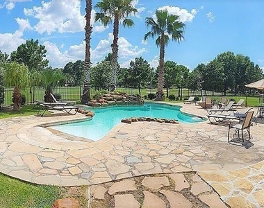 16020 Fountainview Drive - Photo Thumbnail 15