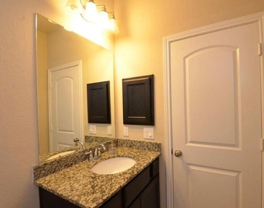 9515 Scanlan Heights Lane - Photo Thumbnail 17