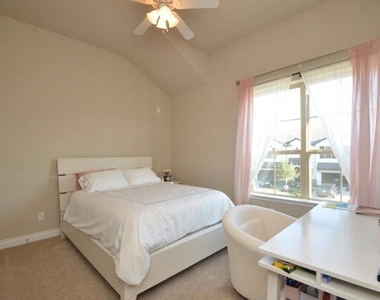 9515 Scanlan Heights Lane - Photo Thumbnail 18