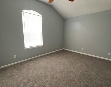 5522 Lakefield Drive - Photo Thumbnail 5