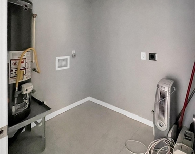 5522 Lakefield Drive - Photo Thumbnail 9