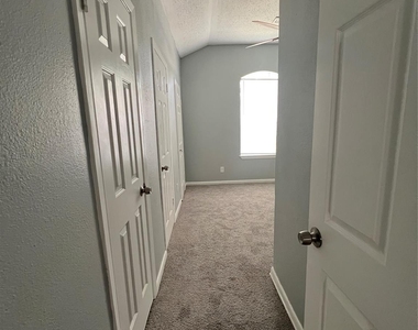 5522 Lakefield Drive - Photo Thumbnail 6