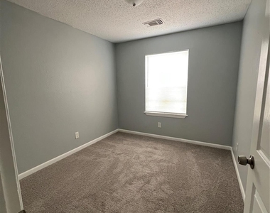 5522 Lakefield Drive - Photo Thumbnail 7