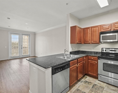 7575 Kirby Drive - Photo Thumbnail 4