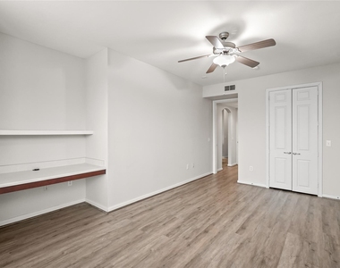 7575 Kirby Drive - Photo Thumbnail 11