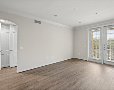 7575 Kirby Drive - Photo Thumbnail 8