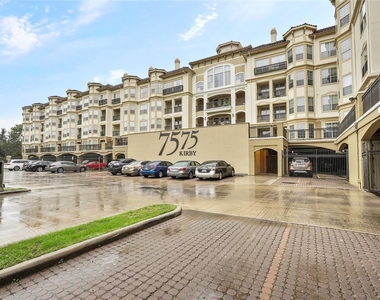 7575 Kirby Drive - Photo Thumbnail 18