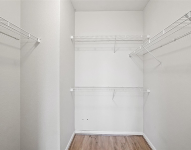 7575 Kirby Drive - Photo Thumbnail 15