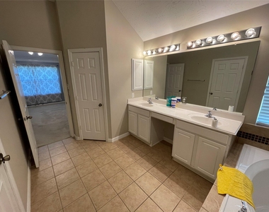 7631 Golden Thistle Lane - Photo Thumbnail 14