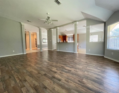 7631 Golden Thistle Lane - Photo Thumbnail 8