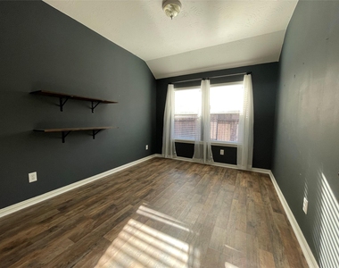 7631 Golden Thistle Lane - Photo Thumbnail 3