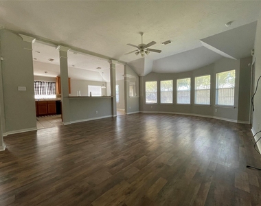 7631 Golden Thistle Lane - Photo Thumbnail 7
