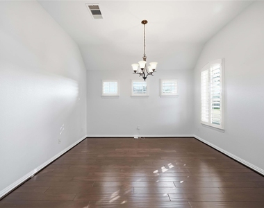 601 Dunlavy Lane - Photo Thumbnail 6