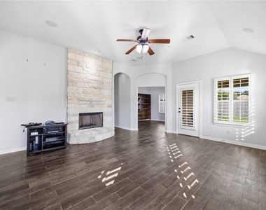 601 Dunlavy Lane - Photo Thumbnail 7
