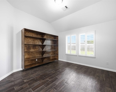 601 Dunlavy Lane - Photo Thumbnail 9