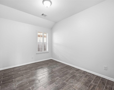 601 Dunlavy Lane - Photo Thumbnail 18