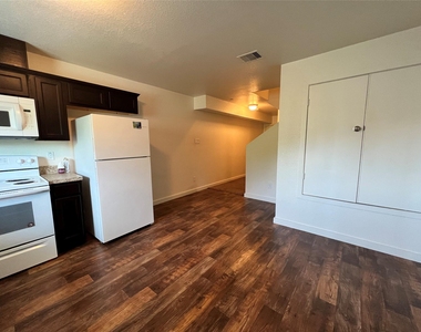 10535 Mills Road - Photo Thumbnail 4