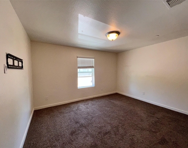 10535 Mills Road - Photo Thumbnail 12