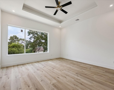 1034 W 17th Street - Photo Thumbnail 18