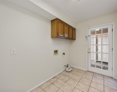 5411 Mossy Timbers Drive - Photo Thumbnail 11