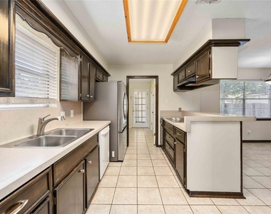 5411 Mossy Timbers Drive - Photo Thumbnail 14