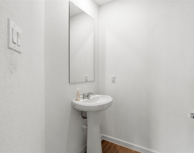21034 Longeni Drive - Photo Thumbnail 10