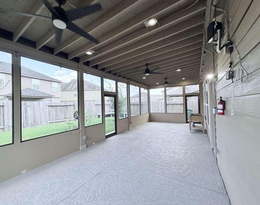 14910 Rustler Gate Lane - Photo Thumbnail 18